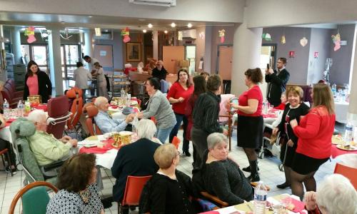 Repas de fin d'année festif en EHPAD