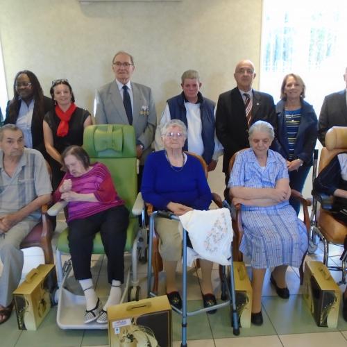 Remise de colis aux ressortissants de l’Office Nationale des Anciens Combattants et victimes de guerre hébergés au GHAM